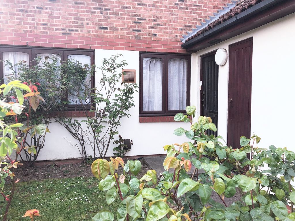 Berry Court, Raglan Close TW4  