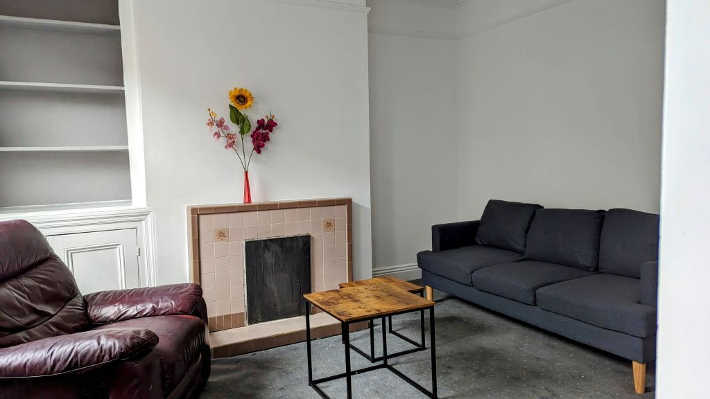 2 bed terraced house to rent in Pennington Grove, Hyde Park, Leeds LS6