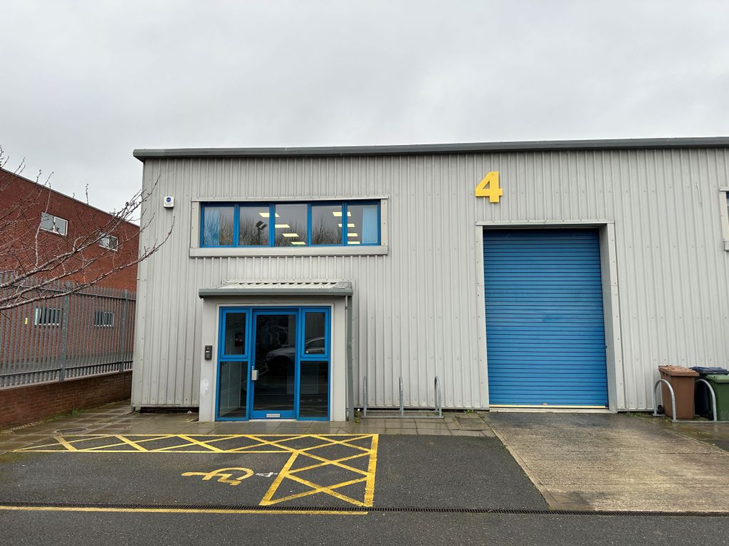 Warehouse to let in Brownfields, Welwyn Garden City AL7 Zoopla