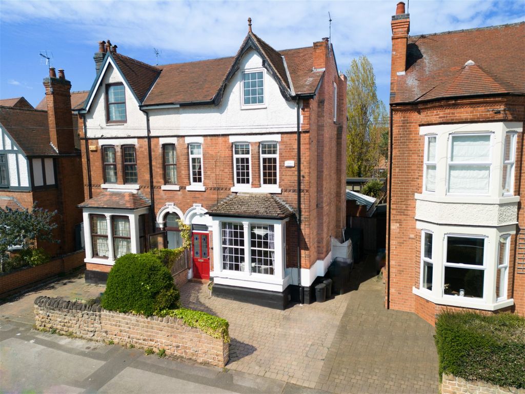 5 bed semidetached house for sale in Chaworth Road, West Bridgord