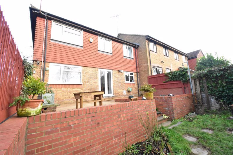 3 bed end terrace house to rent in Pomeroy Grove, Luton LU2 Zoopla
