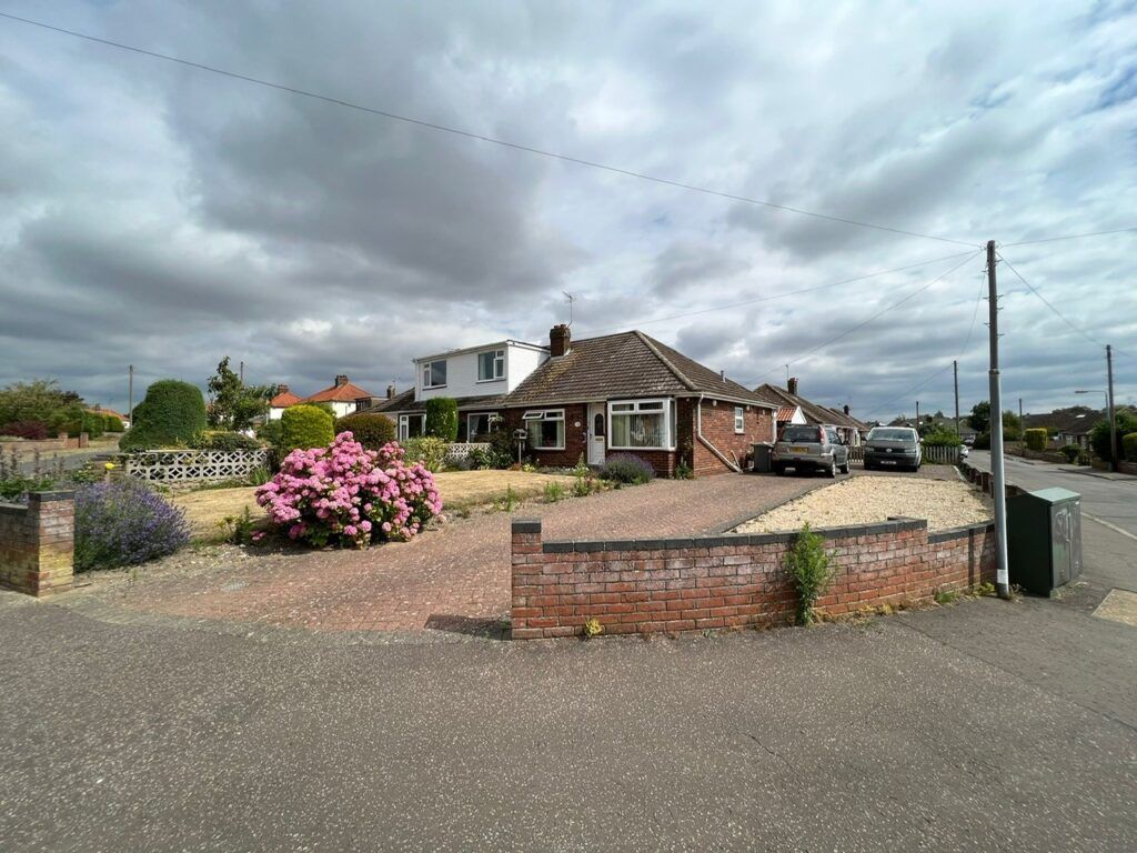 2 bed semidetached bungalow for sale in Falcon Road West, Sprowston