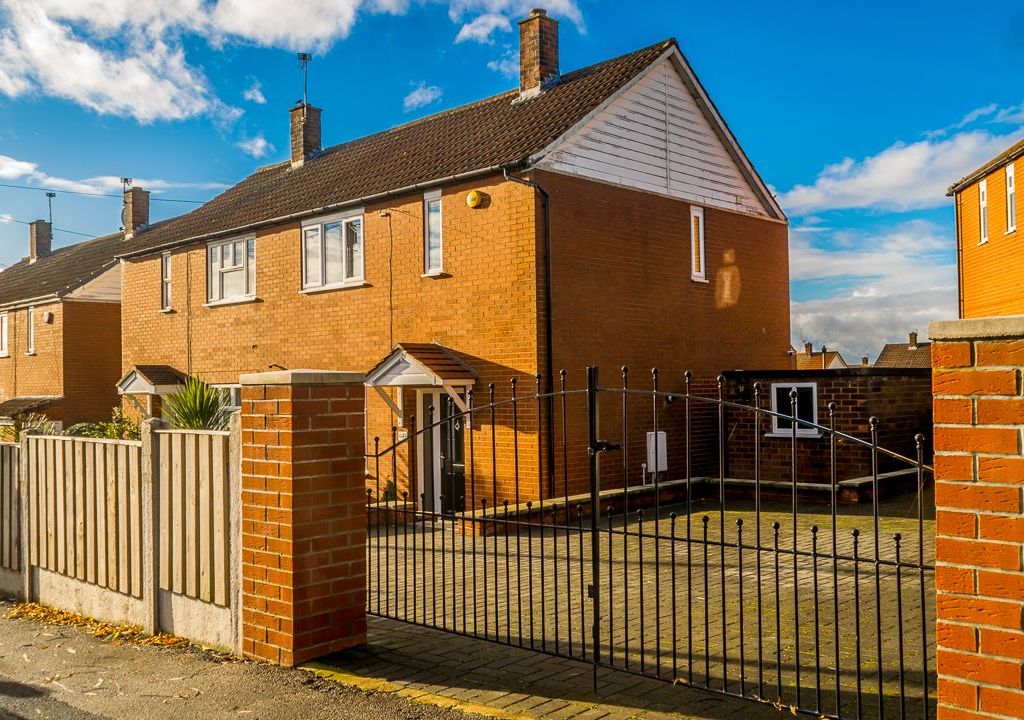 2 bed semidetached house for sale in Smithy Lane, Tingley, Wakefield