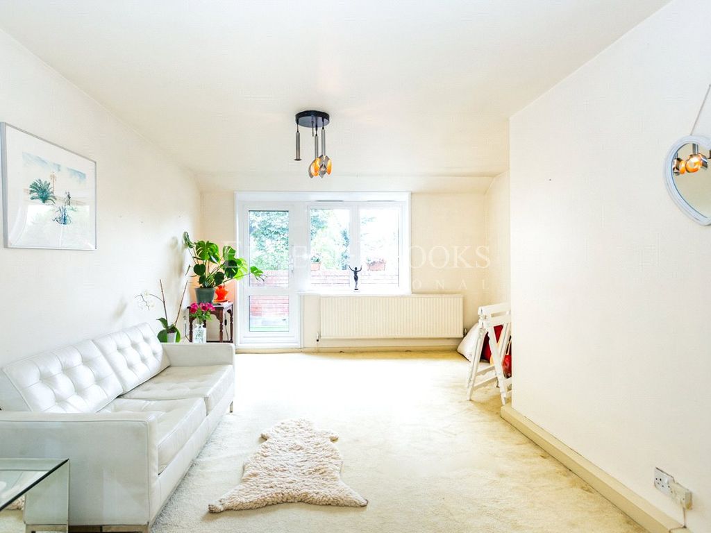 St Laurence Close, Queens Park NW6