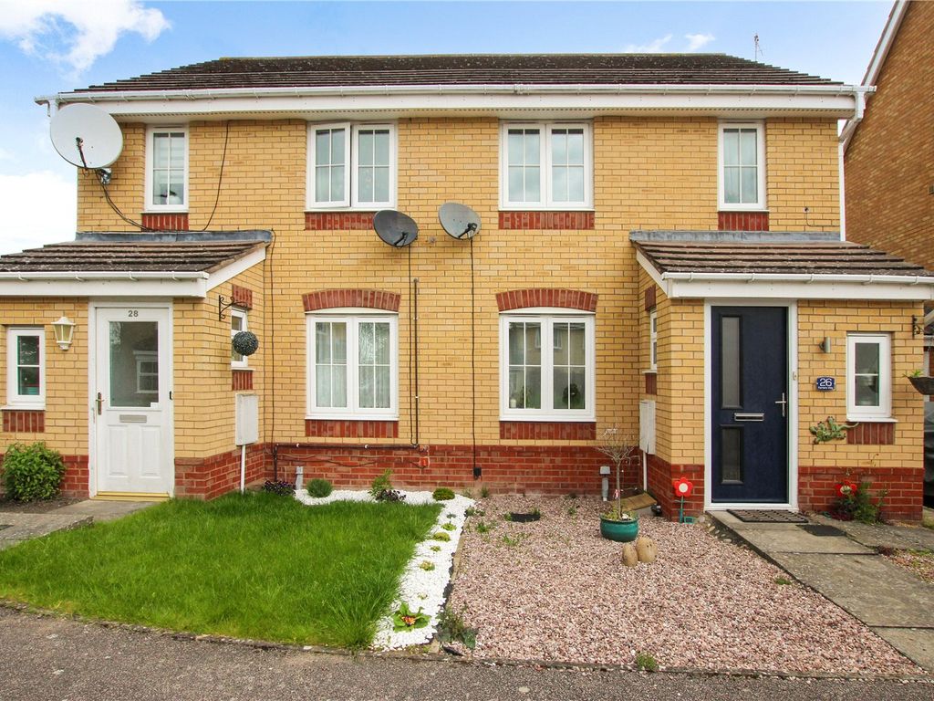 3 bed semidetached house to rent in Farriers Way, Houghton Regis