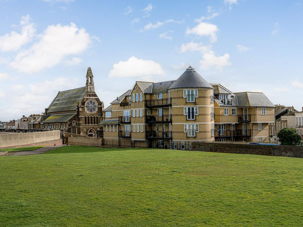 2 bed property for sale in Broadway, Sheerness ME12 Zoopla