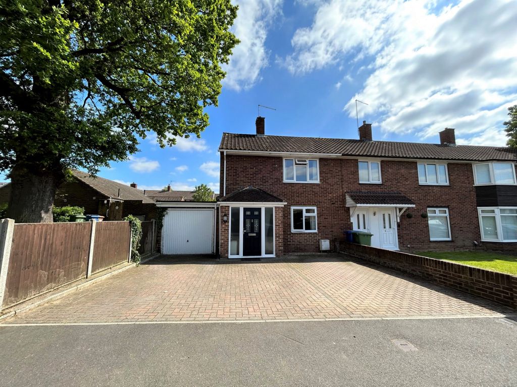 2 bed end terrace house for sale in Nelson Close, Bullbrook, Bracknell
