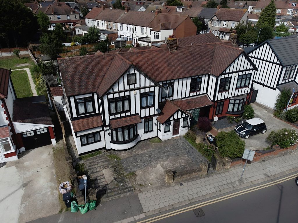 5 bed semidetached house for sale in Beehive Lane, Ilford IG4, £