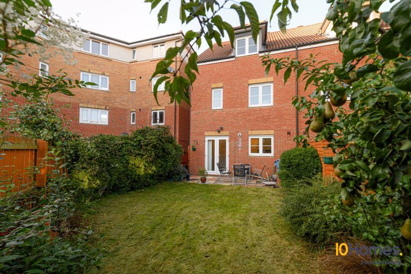 4 bed semidetached house for sale in Foster Drive, Gateshead NE8, £