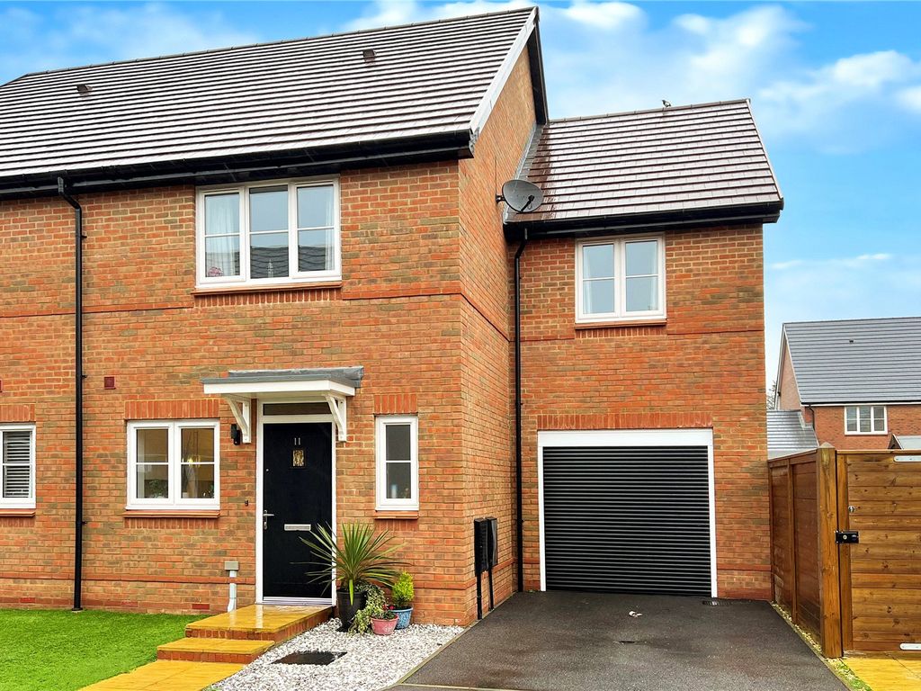3 bed semidetached house for sale in Acacia Crescent, Angmering, West