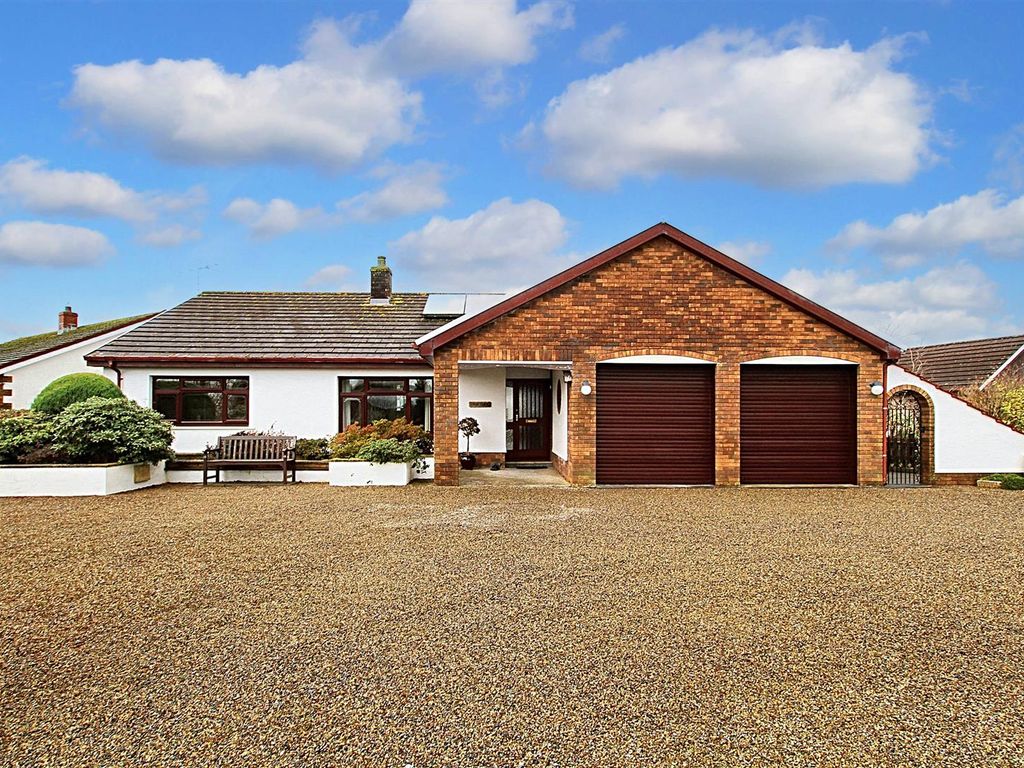 3 bed detached bungalow for sale in Lon Helyg, Llechryd, Cardigan SA43