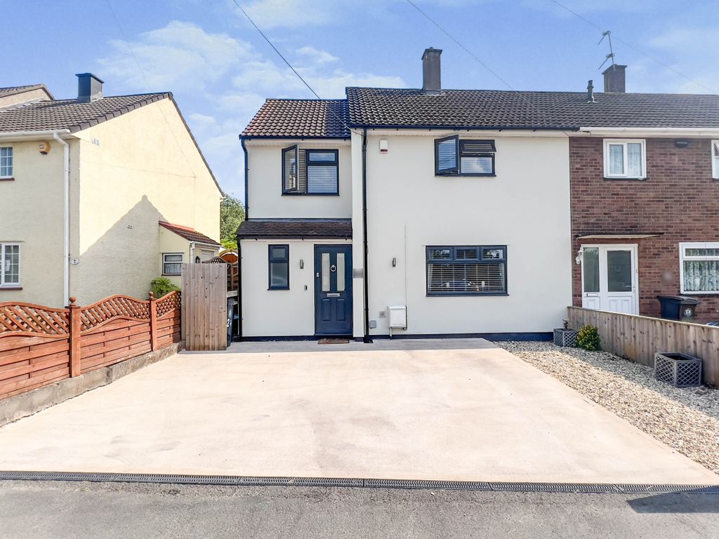 4 bed semidetached house for sale in Craydon Road, Stockwood, Bristol