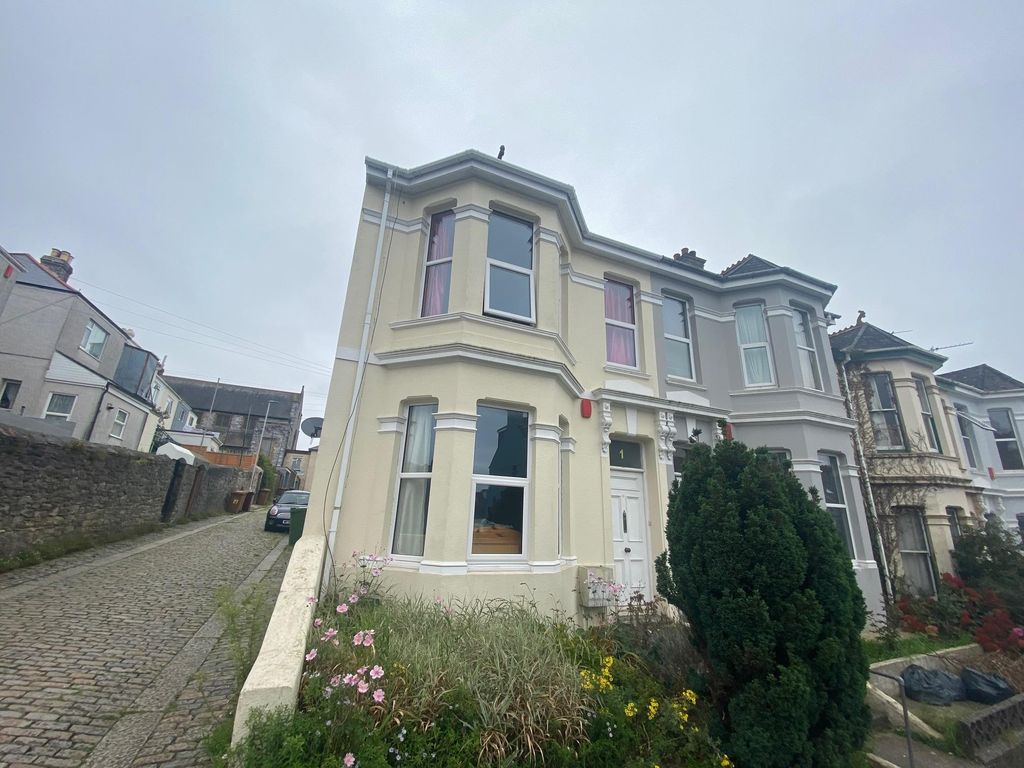3 bed property to rent in Rosslyn Park Road, Peverell, Plymouth PL3, £
