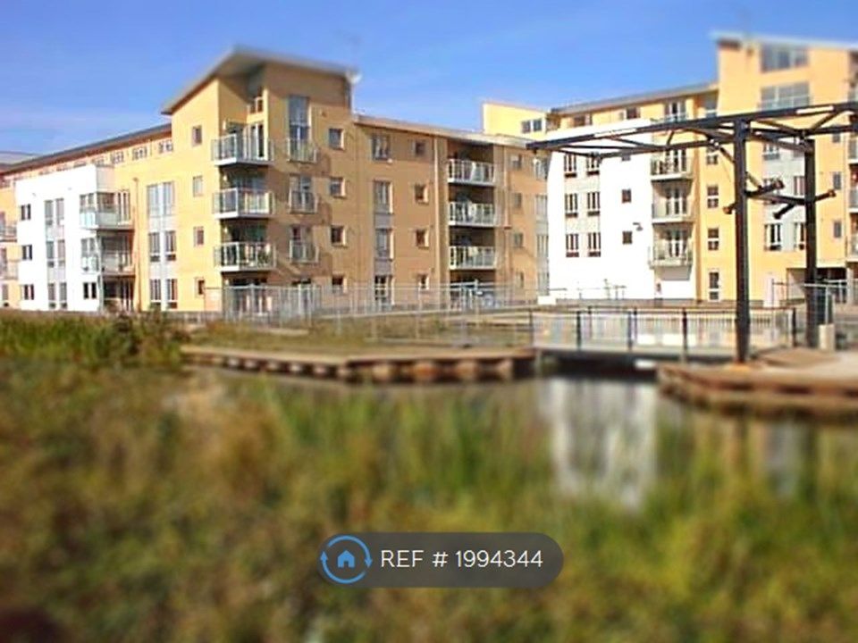 2 bed flat to rent in Chelmsford, Chelmsford CM2, £1,300 pcm Zoopla