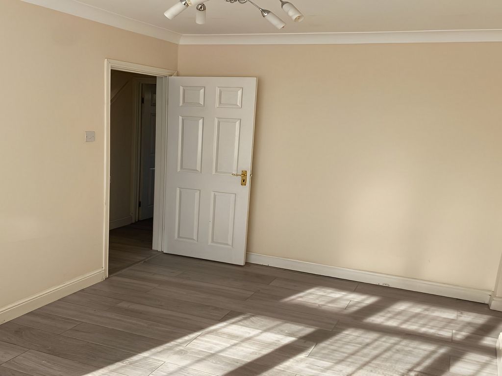 3 bed semidetached house to rent in Bicester Road, Aylesbury HP19 Zoopla