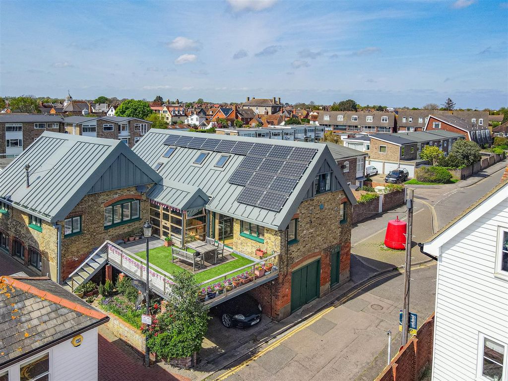 4 bed detached house for sale in The Quay, BurnhamOnCrouch CM0 Zoopla