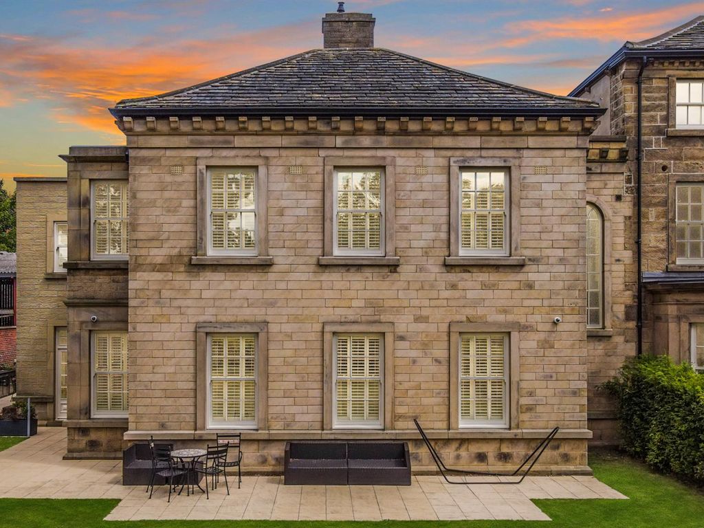 4 bed semidetached house for sale in Hall Gardens, Brierley, Barnsley