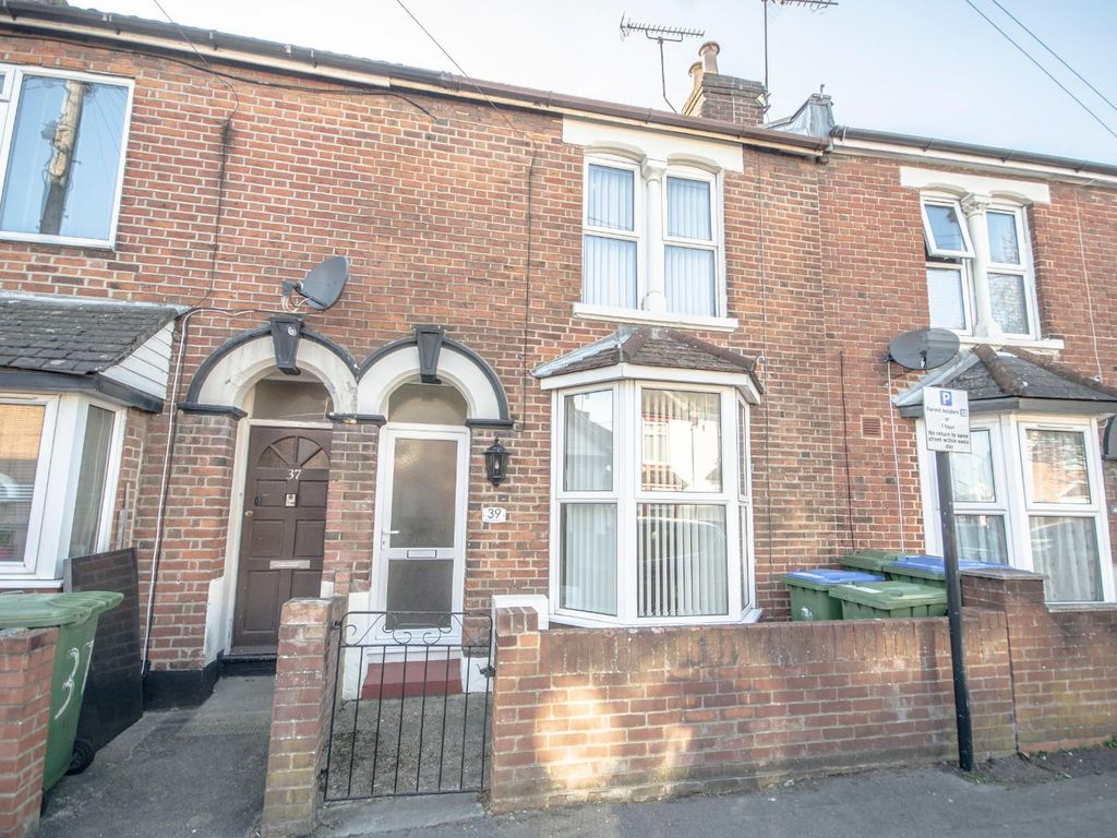 3 bed terraced house to rent in Radcliffe Road, Northam, Southampton