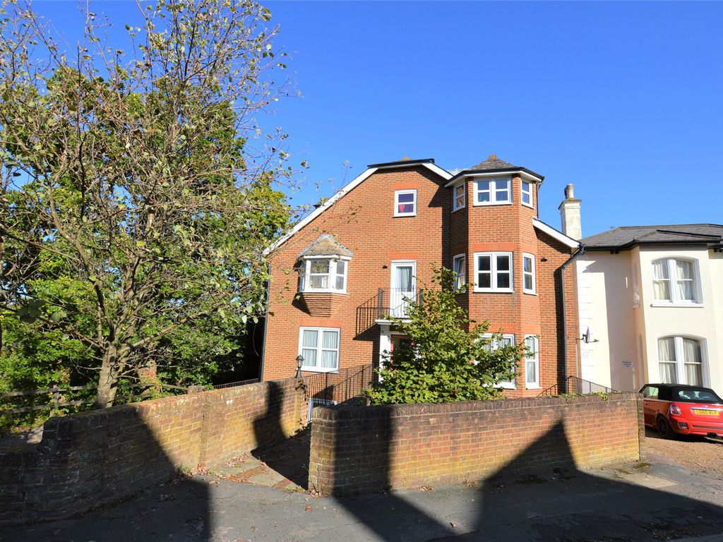 1 bed flat for sale in Upper Bridge Road, Redhill, Surrey RH1, £190,000