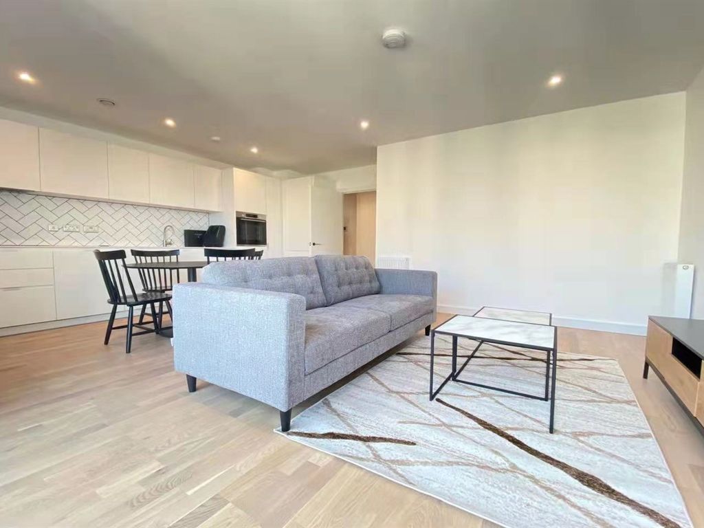 1 bed flat to rent in 4 Greenleaf Walk, Southall UB1, £1,750 pcm Zoopla