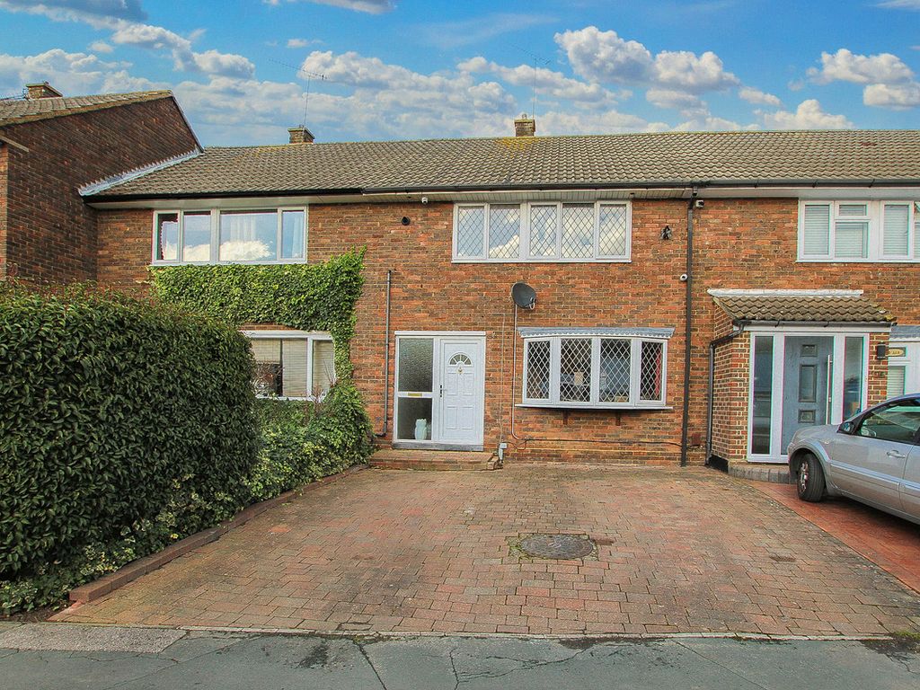 3 bed terraced house for sale in The Knares, Basildon SS16, £375,000