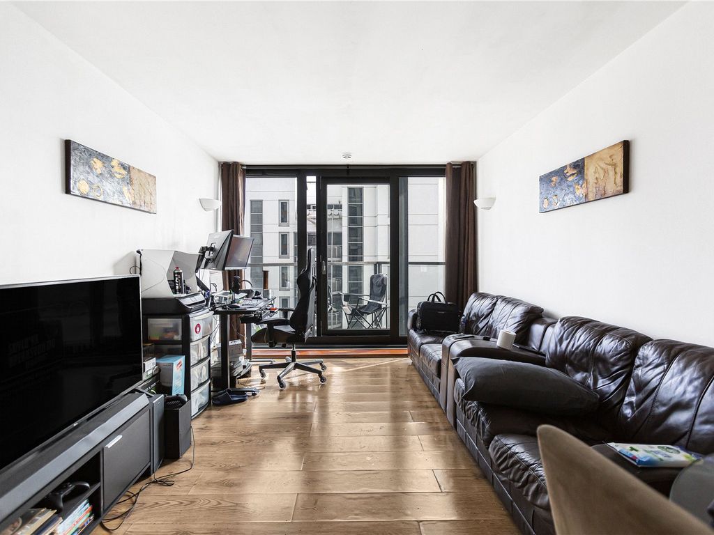 1 bed flat for sale in Blackwall Way, London E14, £350,000 Zoopla