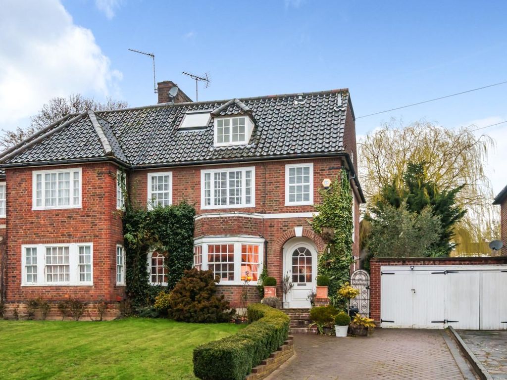 3 bed semidetached house for sale in Southway, London N20, £1,399,995