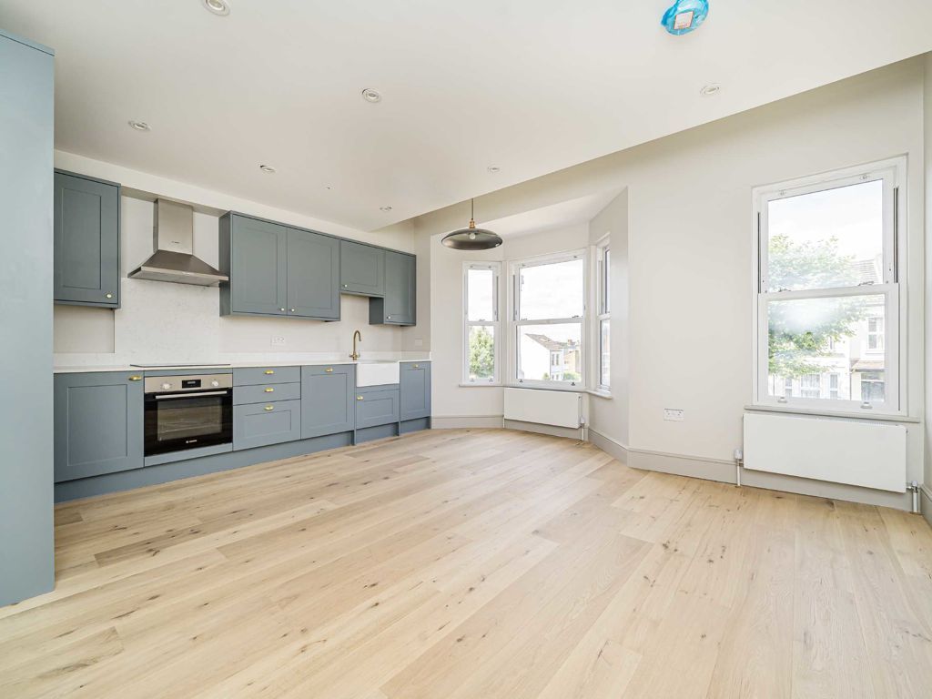 New home, 2 bed flat for sale in Earlsfield Road, London SW18, £500,000