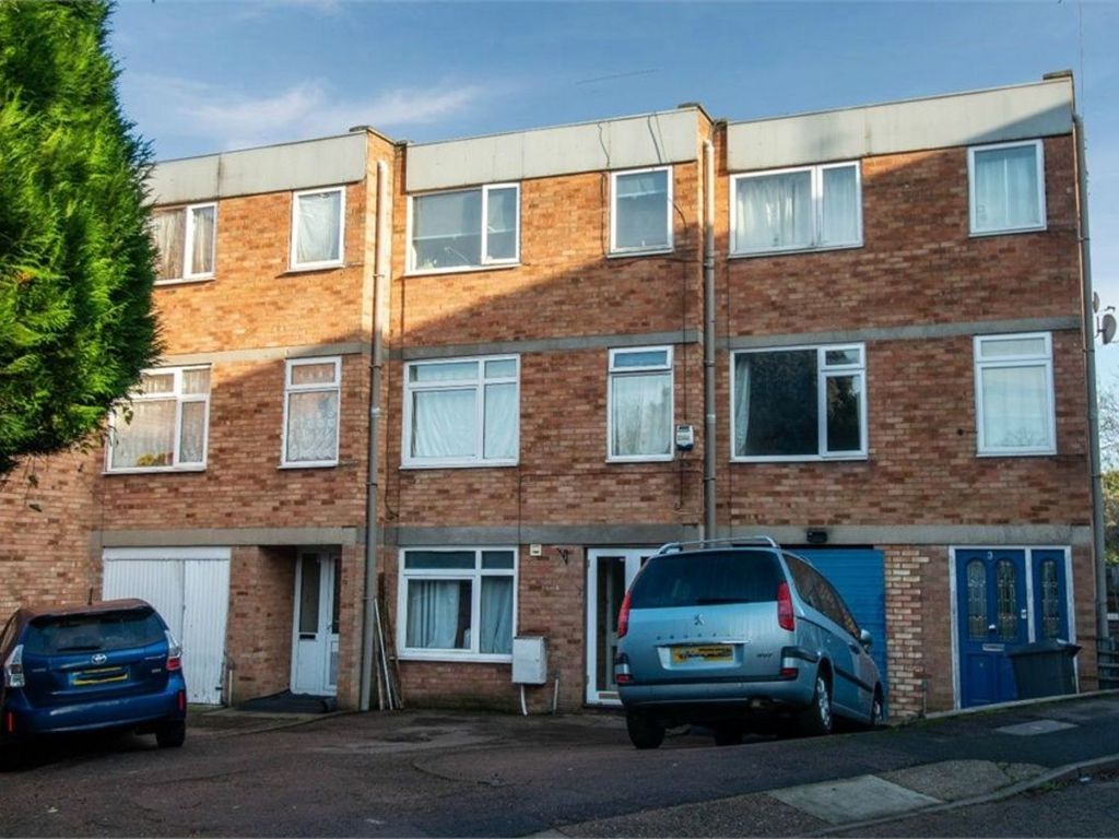 4 bed terraced house for sale in Duncan Close, EN5 Zoopla
