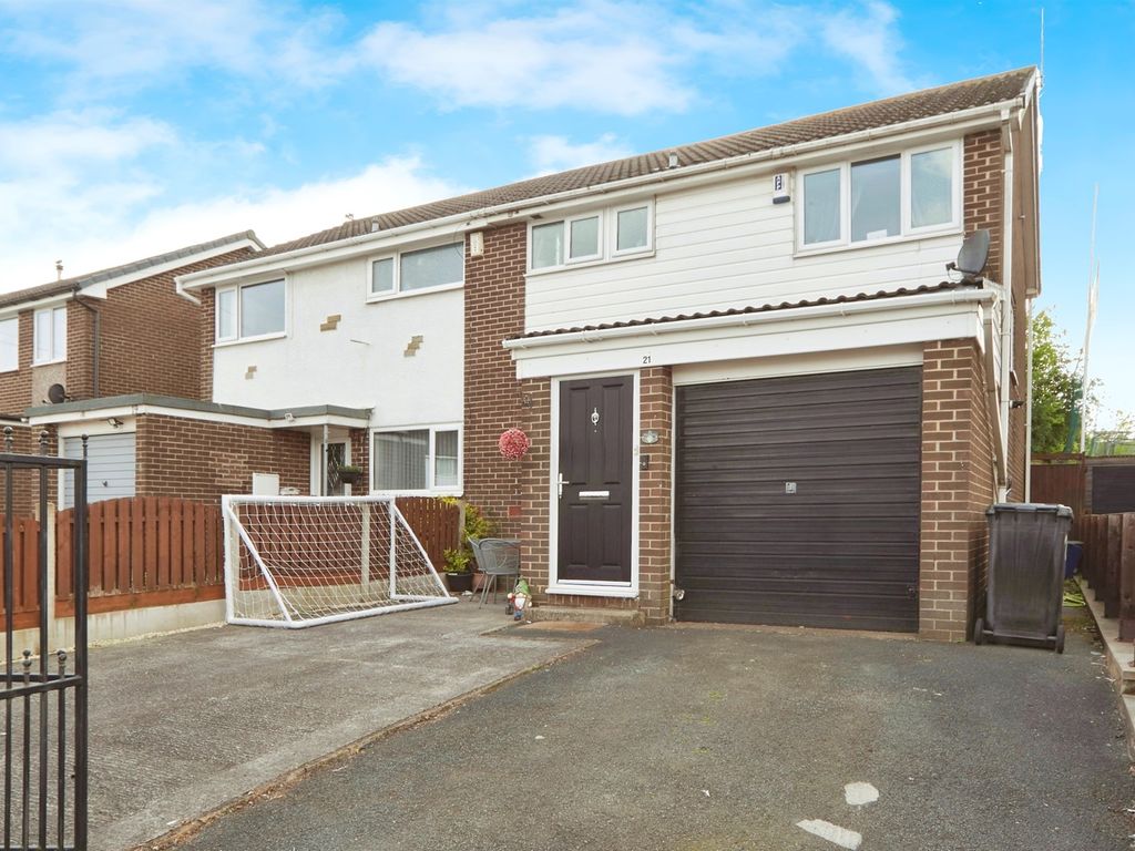 3 bed semidetached house for sale in Walton Drive, Drighlington