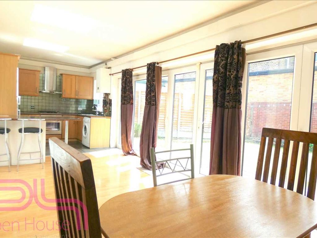 2 bed flat to rent in Heathdale Avenue, Hounslow TW4, £1,650 pcm Zoopla