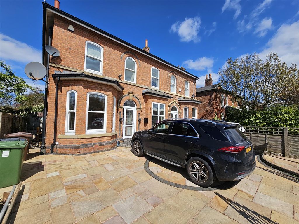 5 bed semidetached house to rent in Crosby Road, Birkdale, Southport