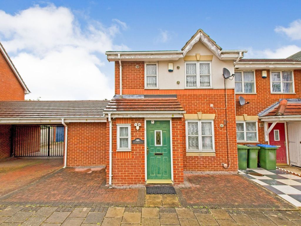 3 bed end terrace house for sale in Floathaven Close, Thamesmead SE28