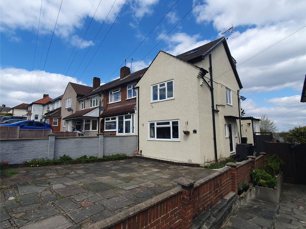 3 bed end terrace house for sale in Walsingham Road, New Addington