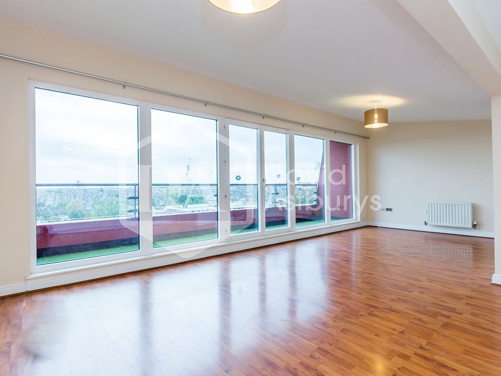 2 bed flat to rent in Winkfield Road, Wood Green, London N22, £2,100