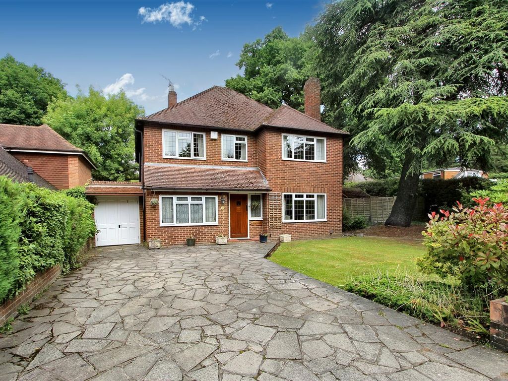 4 bed detached house for sale in Norfolk Farm Close, Pyrford, Woking