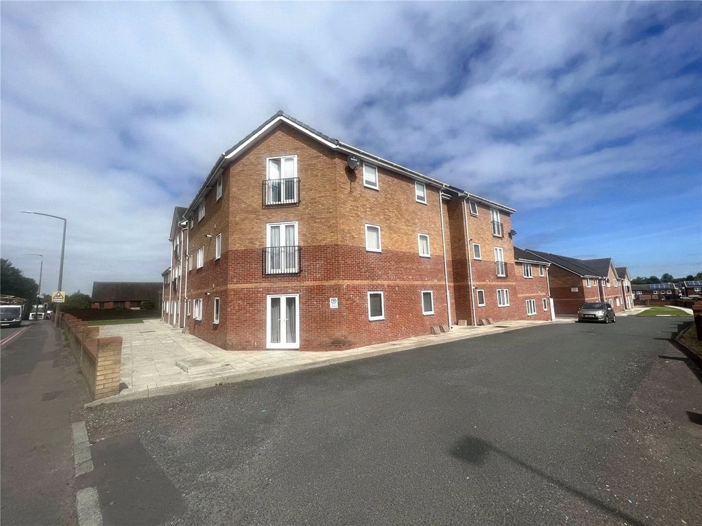 2 bed flat to rent in Dudley Road East, Tividale, Oldbury, West