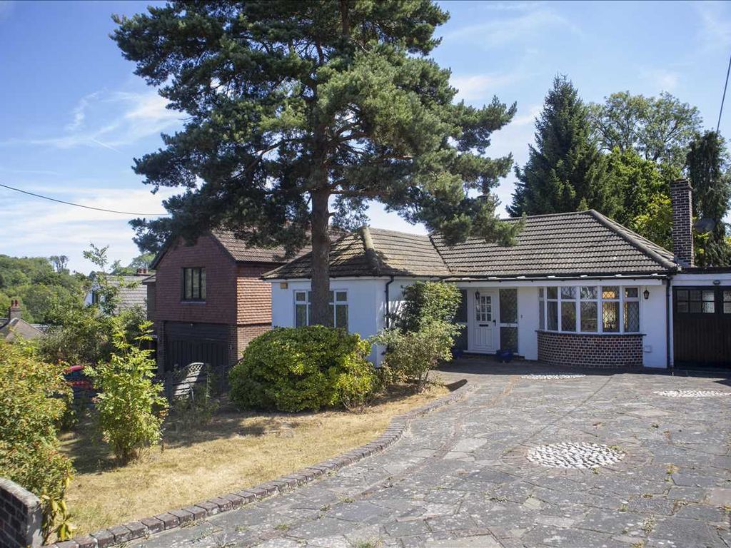 2 bed bungalow for sale in Keston Avenue, Old Coulsdon, Coulsdon CR5