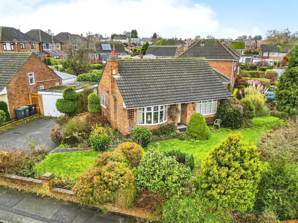 2 bed detached bungalow for sale in Cowper Road, Newthorpe, Nottingham