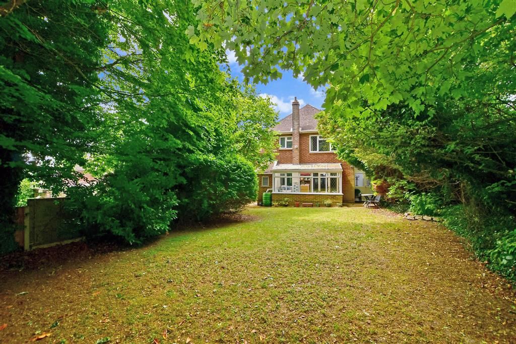 3 bed detached house for sale in North Street, Barming, Maidstone, Kent