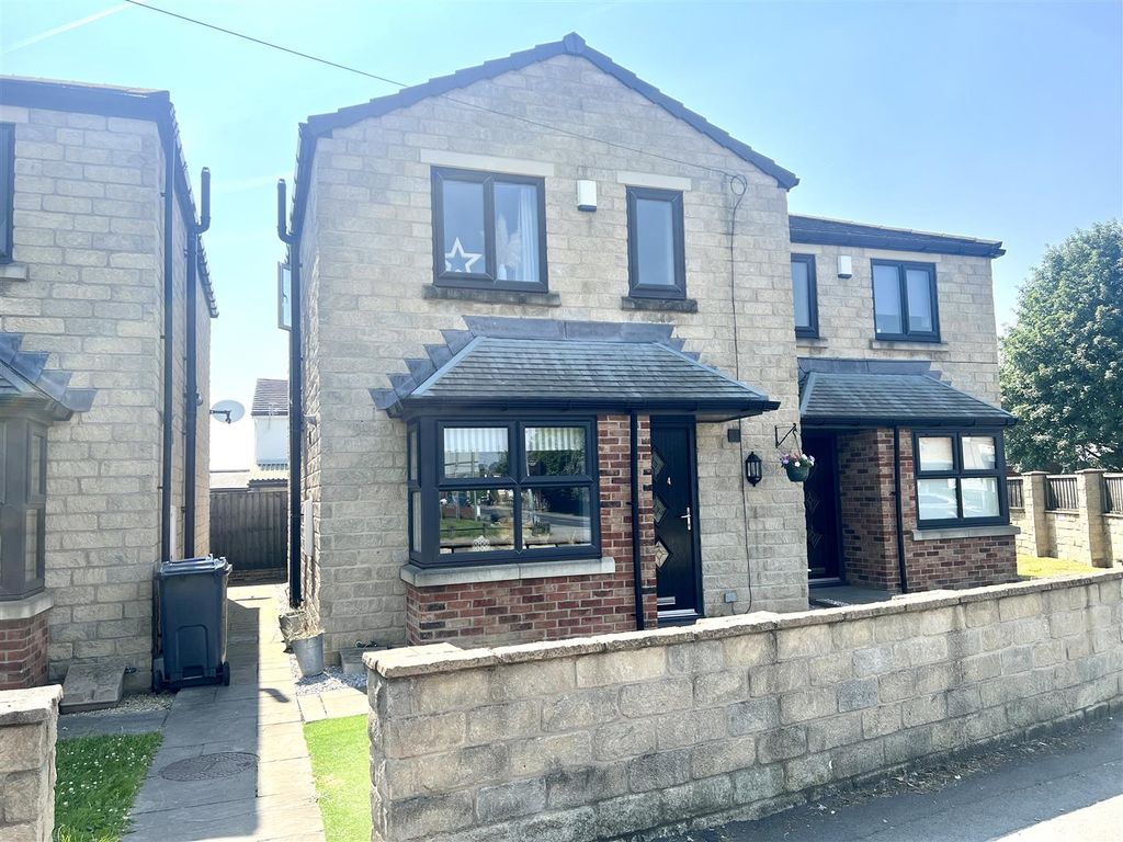 3 bed semidetached house to rent in Brierley Road, Shafton, Barnsley