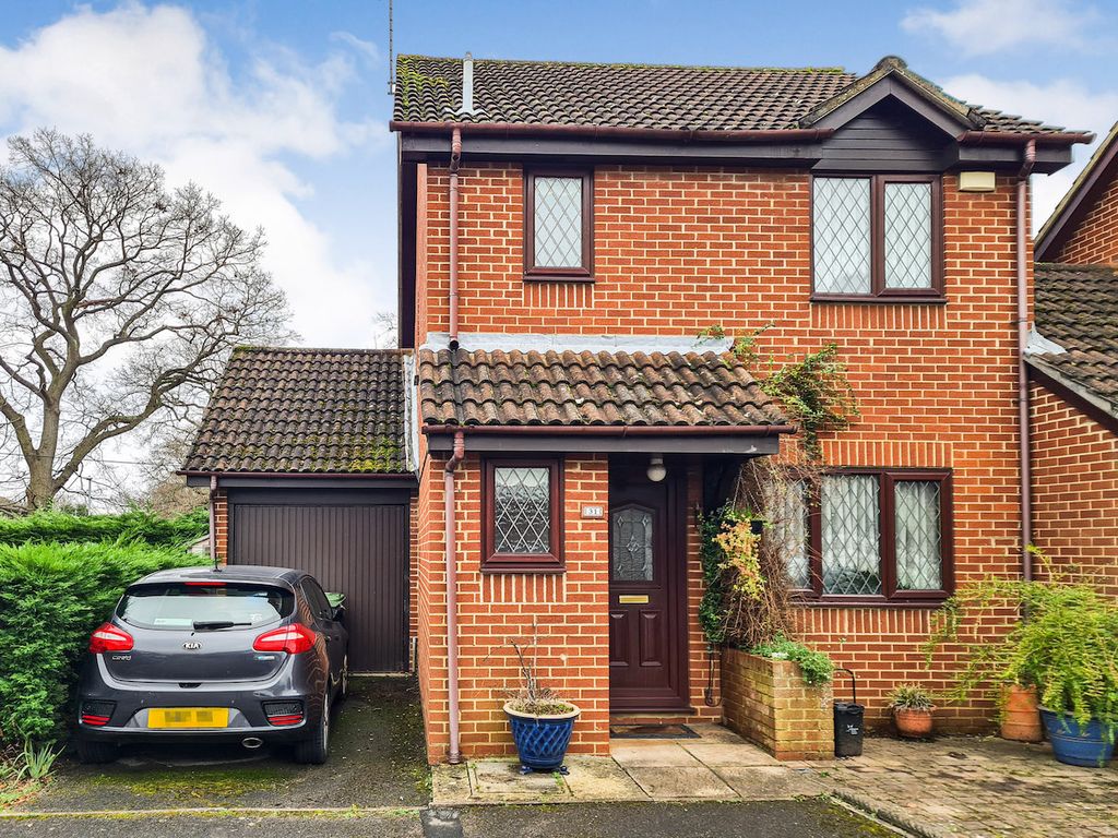 3 bed detached house for sale in Wantage Road, Sandhurst GU47, £400,000