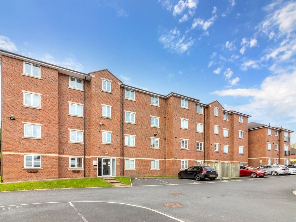 2 bed flat to rent in Langdale Court, Barnsley S71, £700 pcm Zoopla