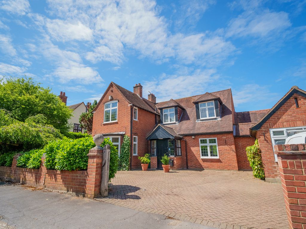 4 bed detached house for sale in Heaton Grange Road, Romford RM2, £