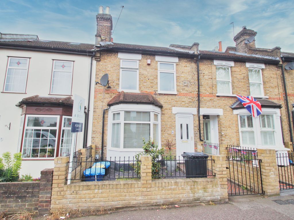 2 bed terraced house for sale in Shenfield Road, Woodford Green IG8