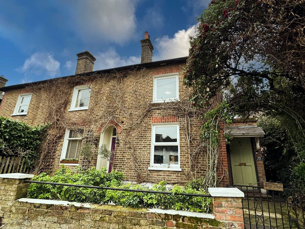 2 bed end terrace house for sale in Mill Lane, Carshalton, Surrey. SM5