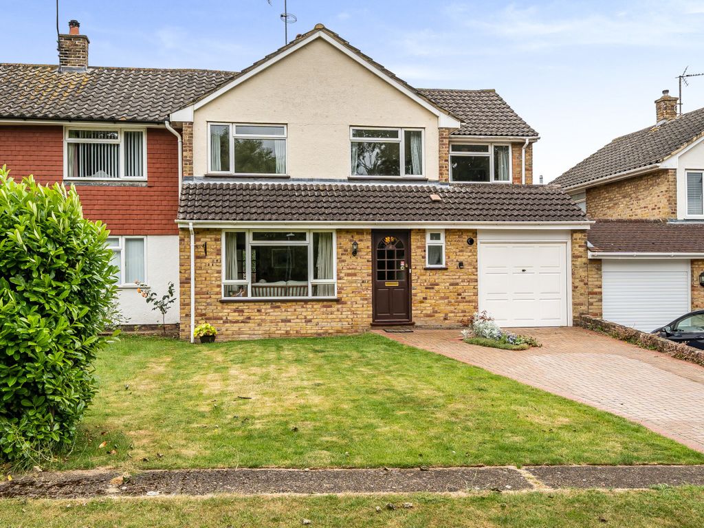 4 bed semidetached house for sale in Cantley Crescent, Wokingham