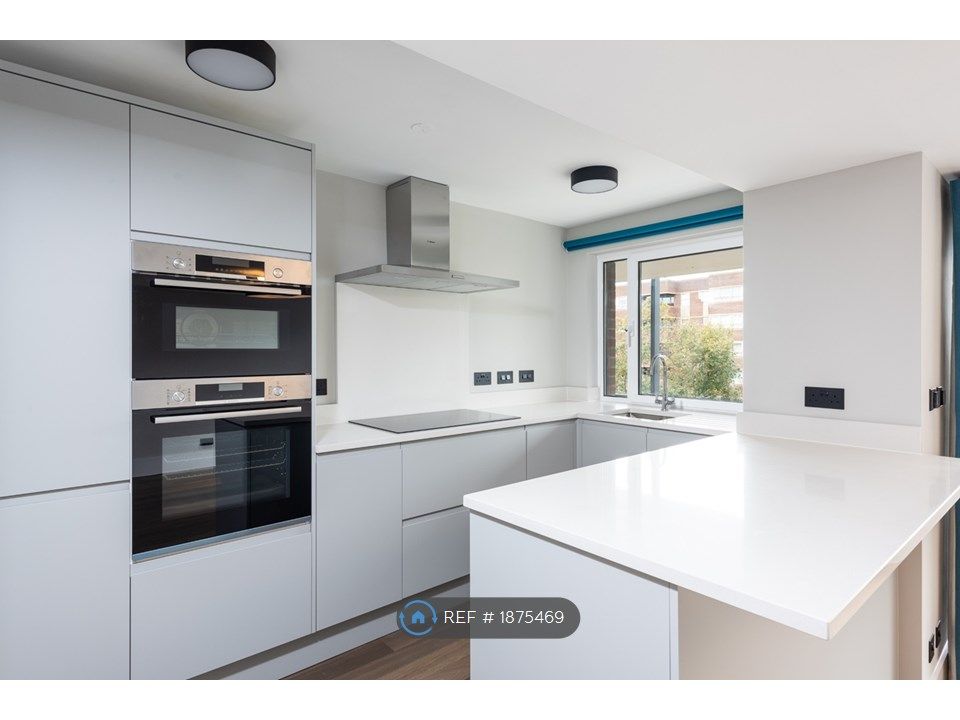 2 bed flat to rent in The Drive, Hove BN3, £1,990 pcm Zoopla