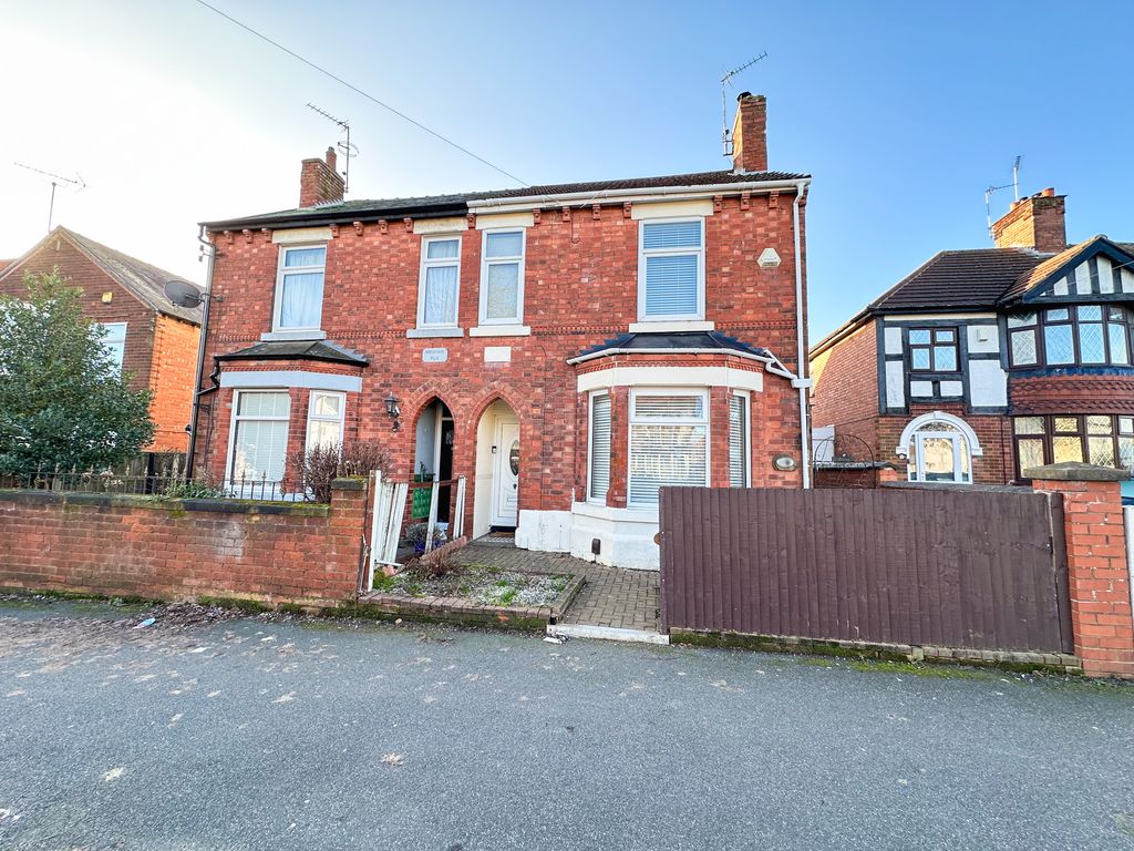 3 bed semidetached house for sale in Southwell Road West, Mansfield