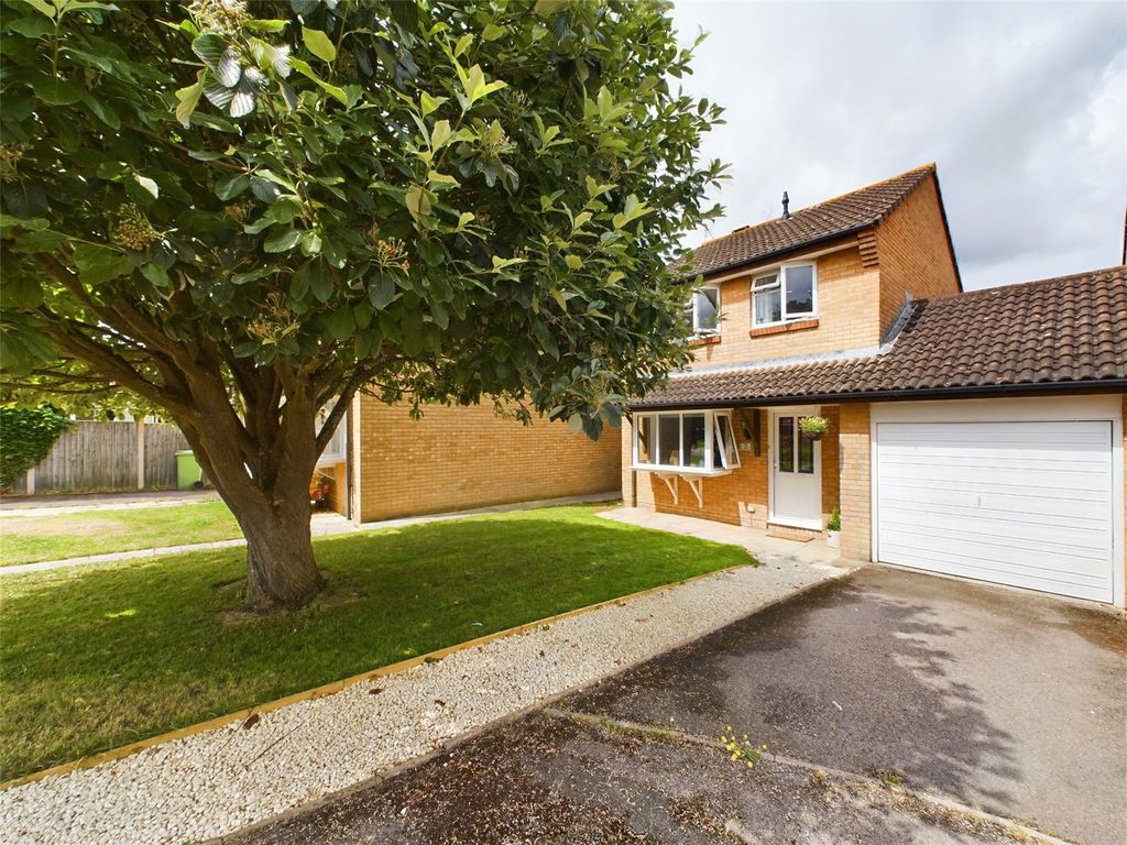 3 bed linkdetached house for sale in Cochran Close, Churchdown